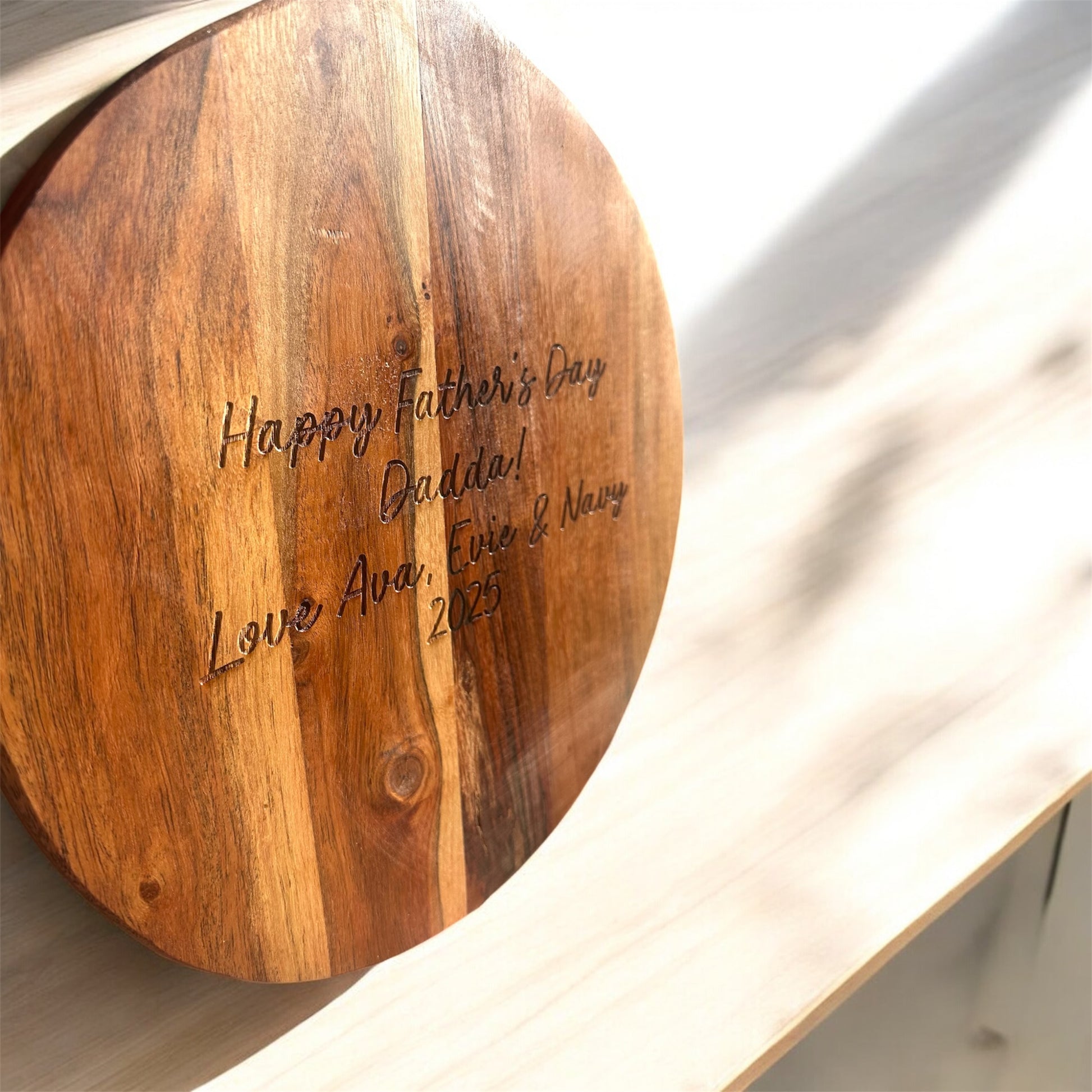 Personalised message for Father's Day pizza board